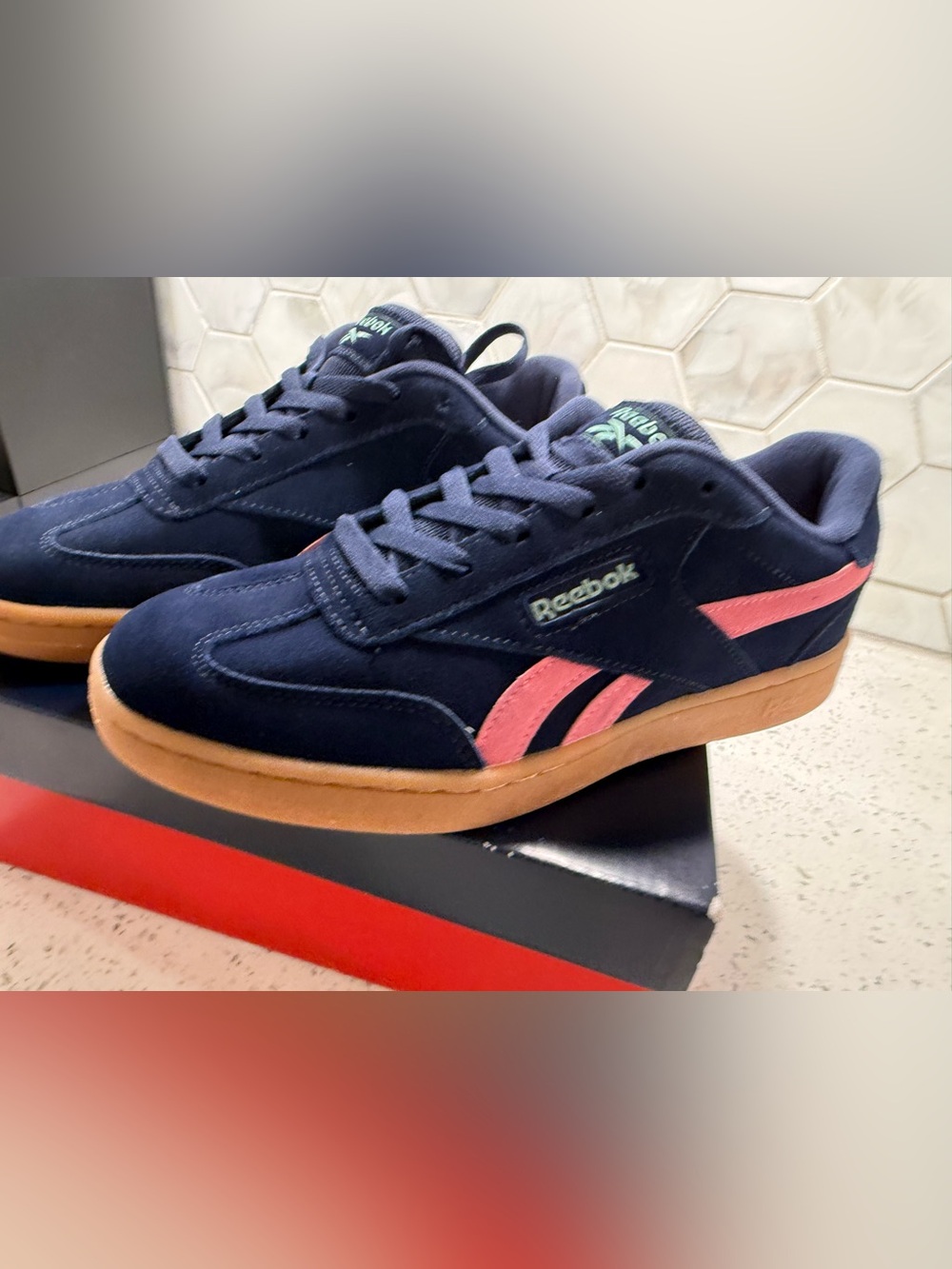 Reebok Women’s Forte Lounger Low Top Sneakers Navy Suede Pink Stripe NEW Sz 7.5